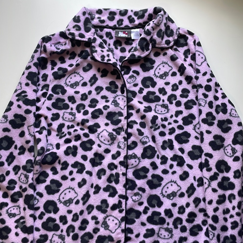 Light purple Hello Kitty cheetah leopard print sleepwear top long sleeve.